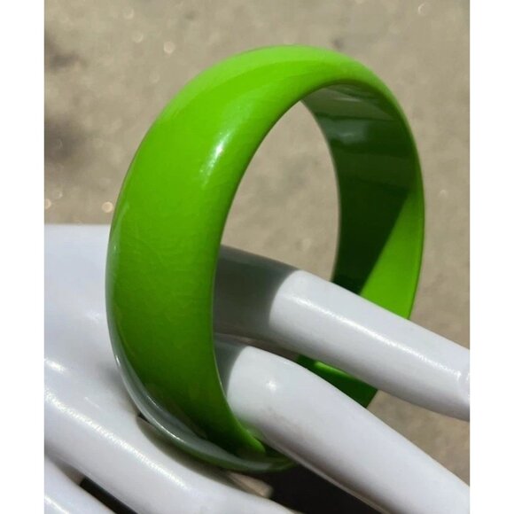 Vintage Red and Green Bangle Bracelet Lucite 1960s Women’s Sz 8” - Picture 9 of 14